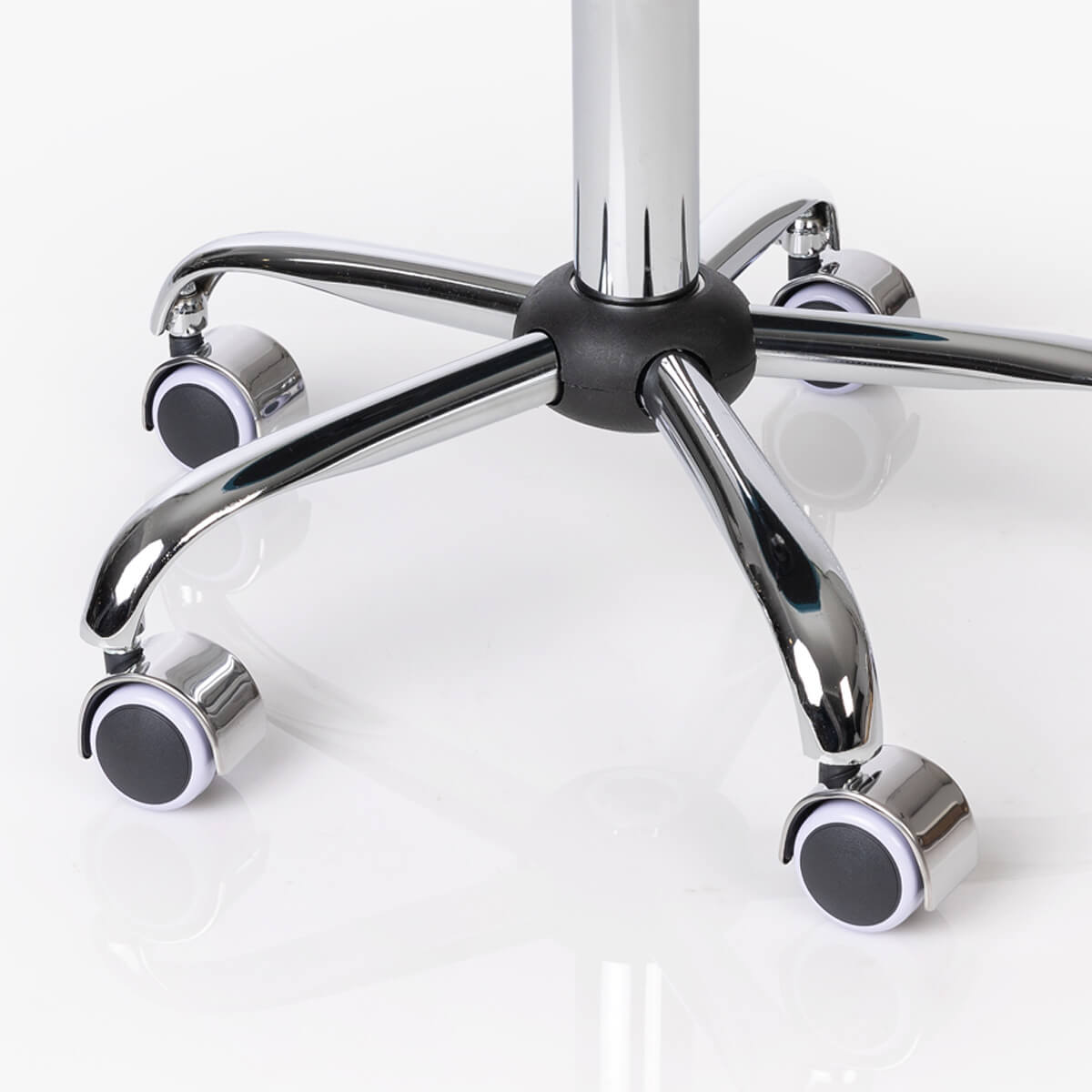 Banco Giratório com Rodas Cromado para Estética - Ize Flow